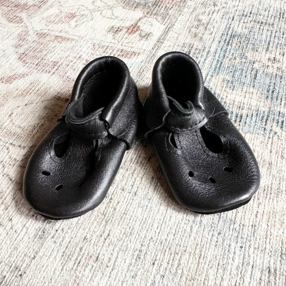 Janiepoo Leather Baby Mary Jane Moccasin Scallop Shoe NB-3M Adorable NEW - Picture 2 of 8